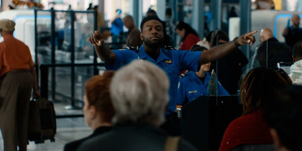 Claustrophobic Thriller – Carry-On Review & Insights